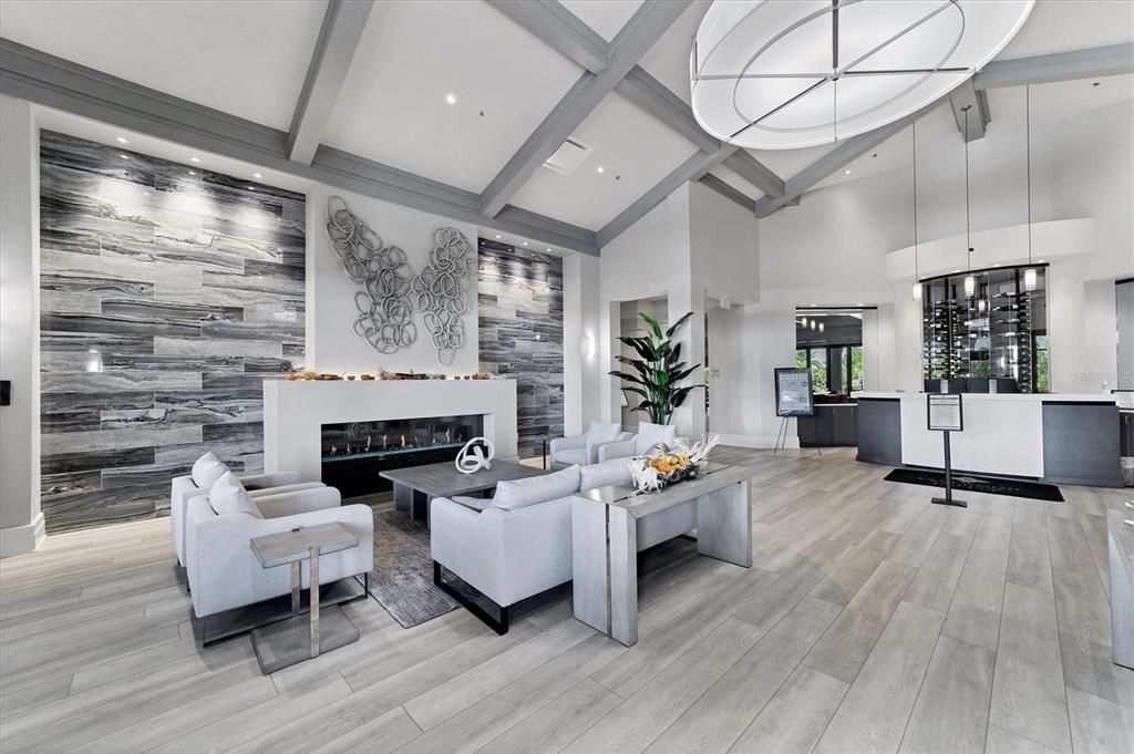 合同活跃: $289,900 (2 贝兹, 2 浴室, 1142 平方英尺)