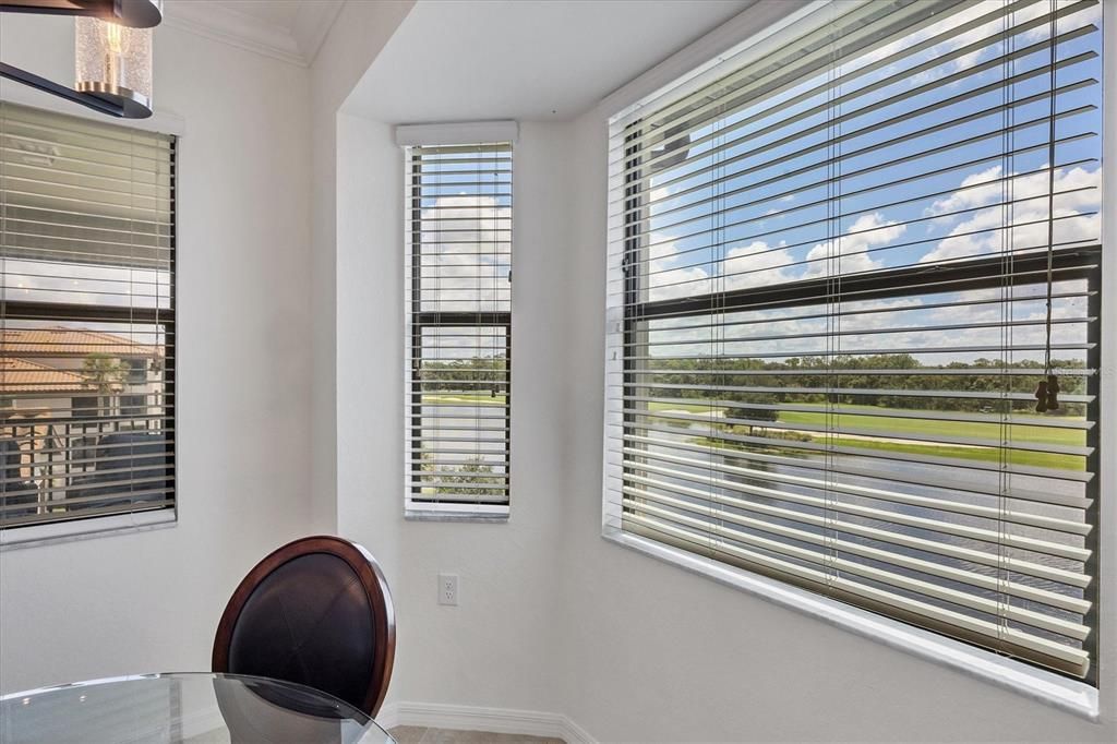 合同活跃: $289,900 (2 贝兹, 2 浴室, 1142 平方英尺)