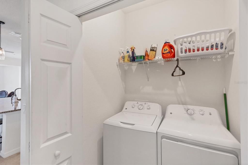 合同活跃: $289,900 (2 贝兹, 2 浴室, 1142 平方英尺)