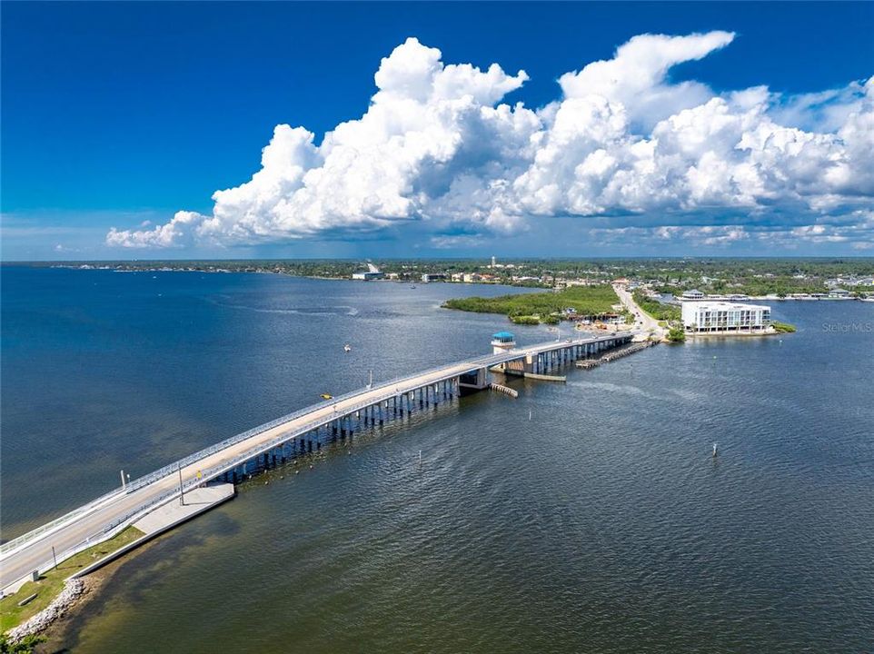 На продажу: $649,900 (2 спален, 2 ванн, 1561 Квадратных фут)