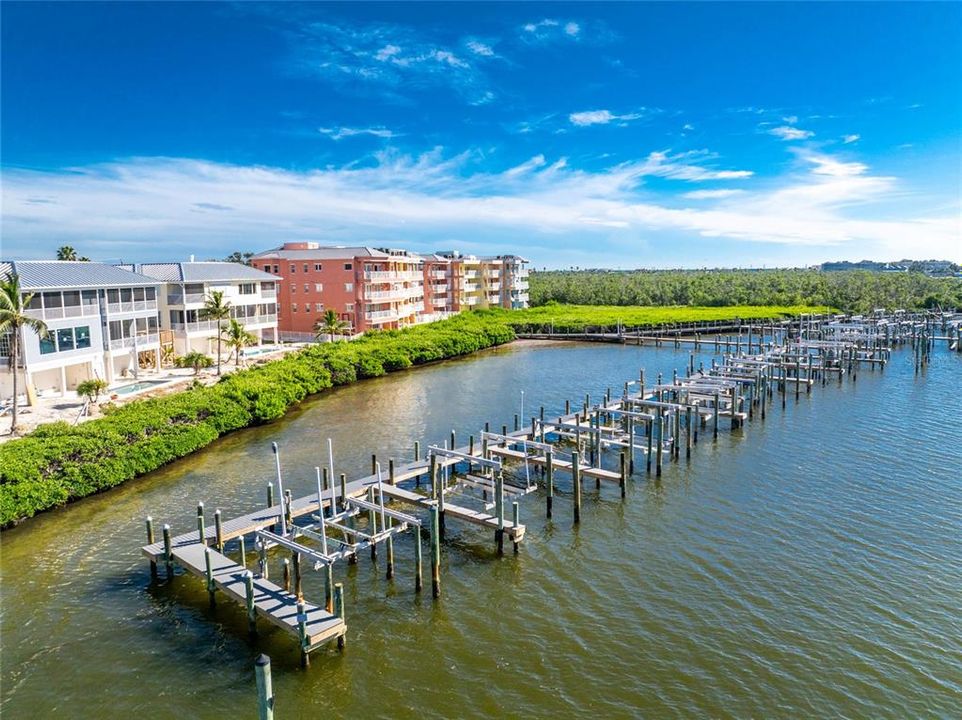 На продажу: $649,900 (2 спален, 2 ванн, 1561 Квадратных фут)