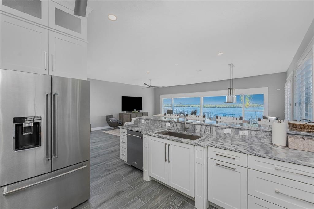 На продажу: $649,900 (2 спален, 2 ванн, 1561 Квадратных фут)