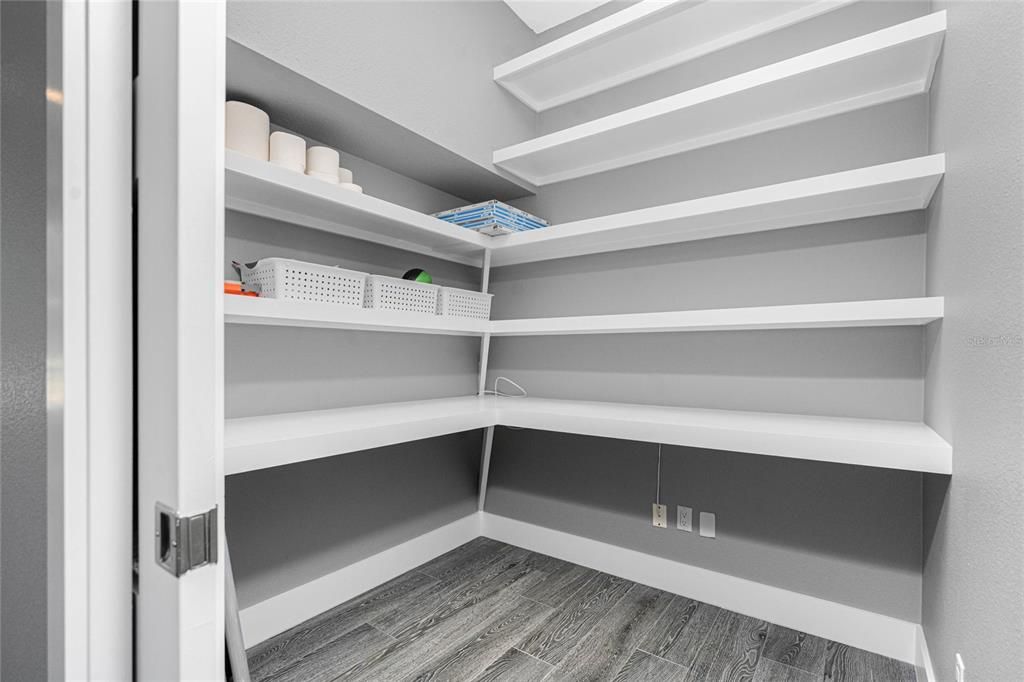 На продажу: $649,900 (2 спален, 2 ванн, 1561 Квадратных фут)