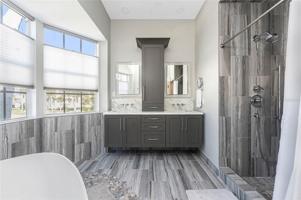 На продажу: $649,900 (2 спален, 2 ванн, 1561 Квадратных фут)