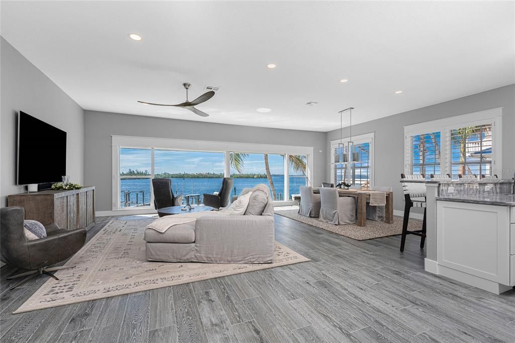 На продажу: $649,900 (2 спален, 2 ванн, 1561 Квадратных фут)