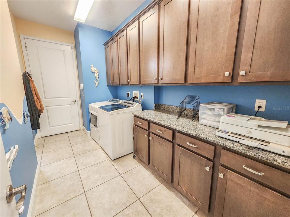 For Sale: $354,500 (2 beds, 2 baths, 1549 Square Feet)