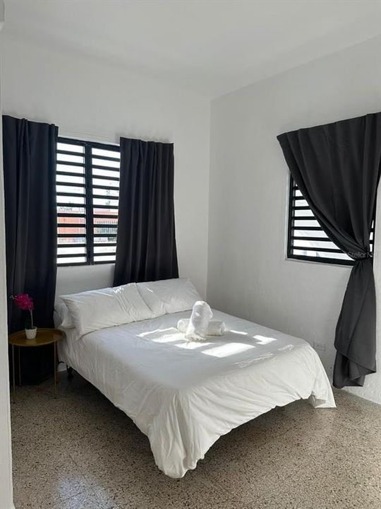 For Sale: $525,000 (8 beds, 5 baths, 2180 Square Feet)