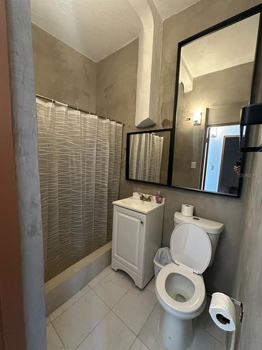 For Sale: $525,000 (8 beds, 5 baths, 2180 Square Feet)