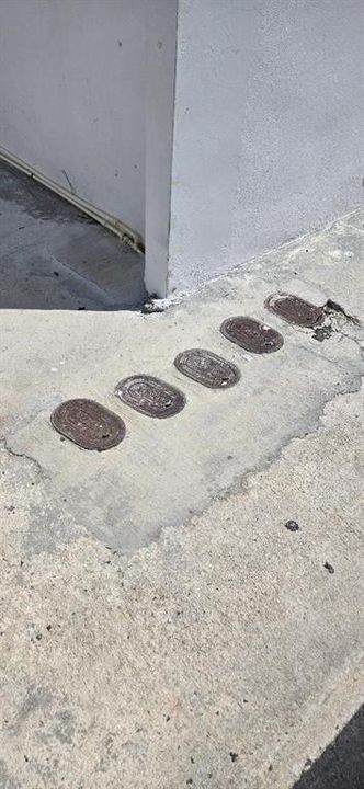 For Sale: $525,000 (8 beds, 5 baths, 2180 Square Feet)