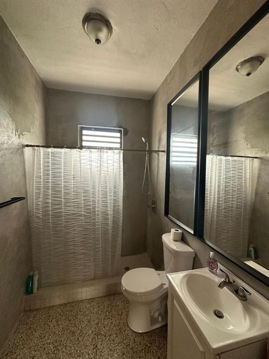 For Sale: $525,000 (8 beds, 5 baths, 2180 Square Feet)