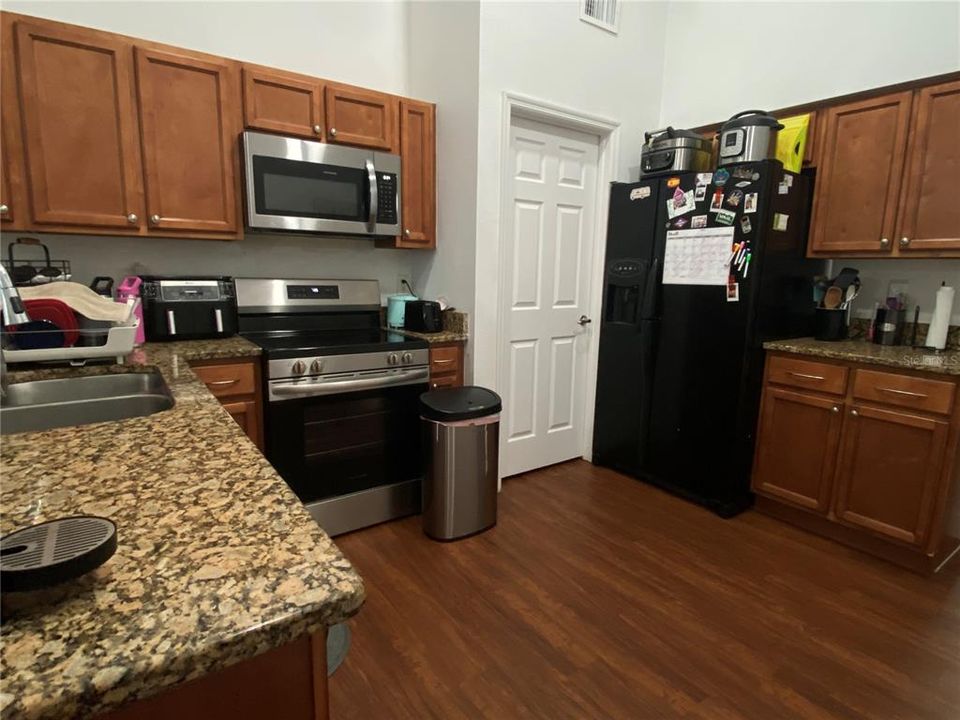 Active With Contract: $345,000 (3 beds, 2 baths, 1440 Square Feet)