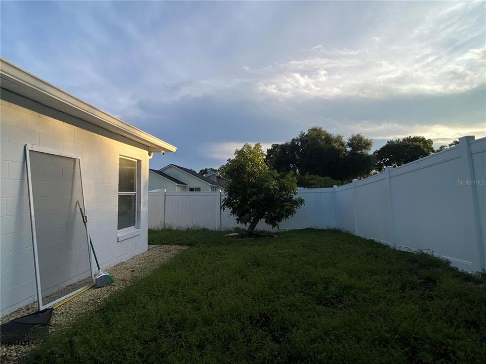 Active With Contract: $345,000 (3 beds, 2 baths, 1440 Square Feet)