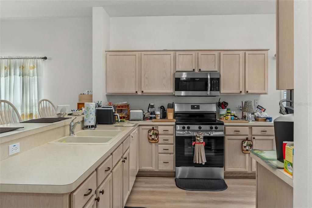 待售: $249,500 (2 贝兹, 2 浴室, 1746 平方英尺)