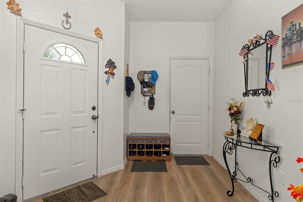 待售: $249,500 (2 贝兹, 2 浴室, 1746 平方英尺)