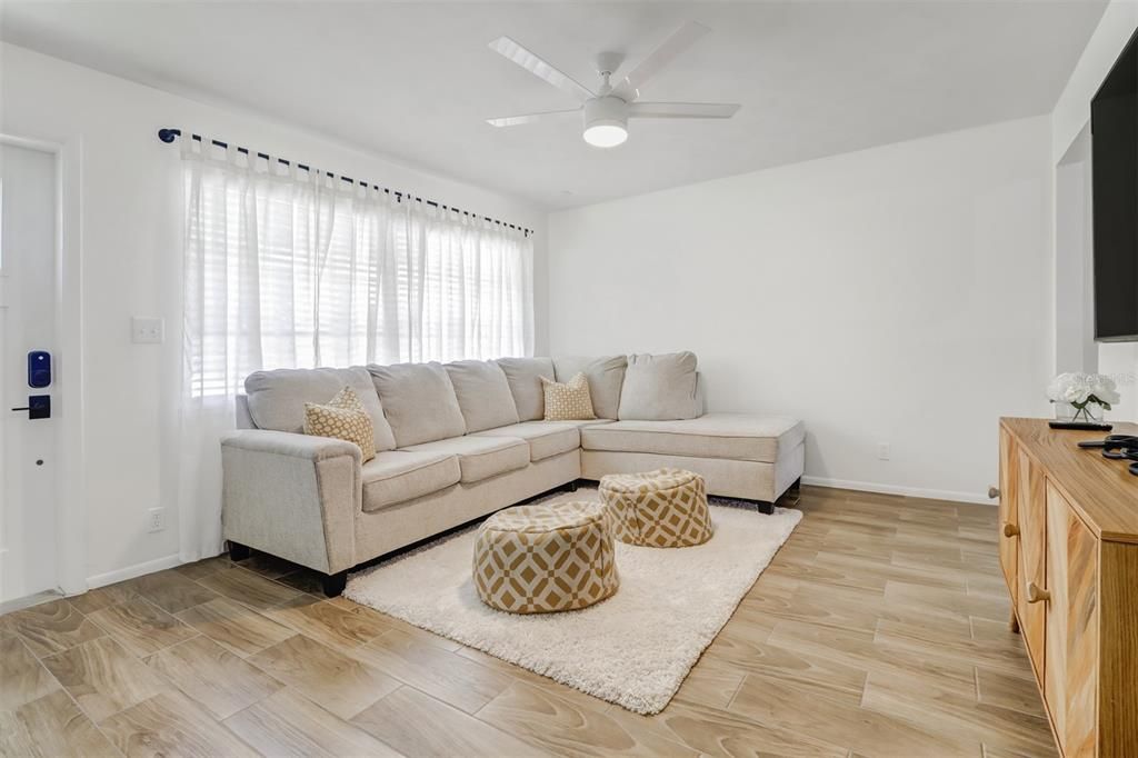 En Venta: $385,000 (3 camas, 2 baños, 1246 Pies cuadrados)