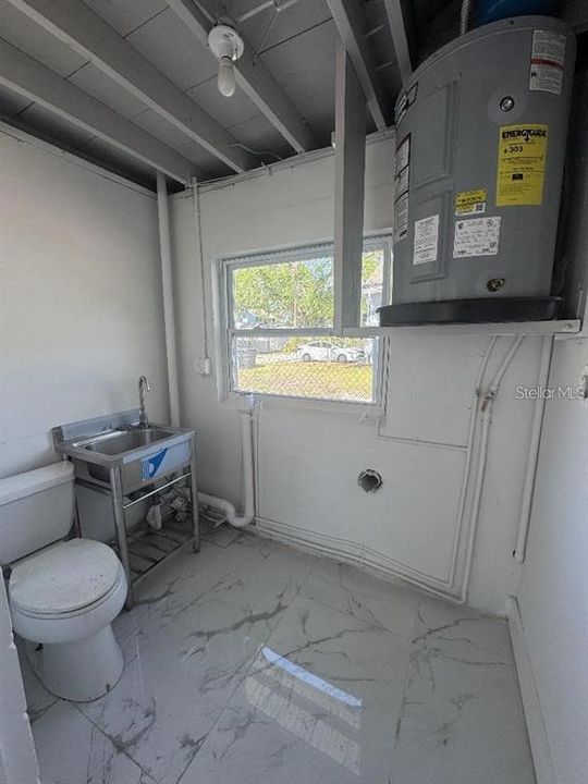 For Sale: $299,999 (3 beds, 1 baths, 925 Square Feet)