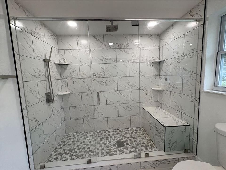 For Sale: $299,999 (3 beds, 1 baths, 925 Square Feet)