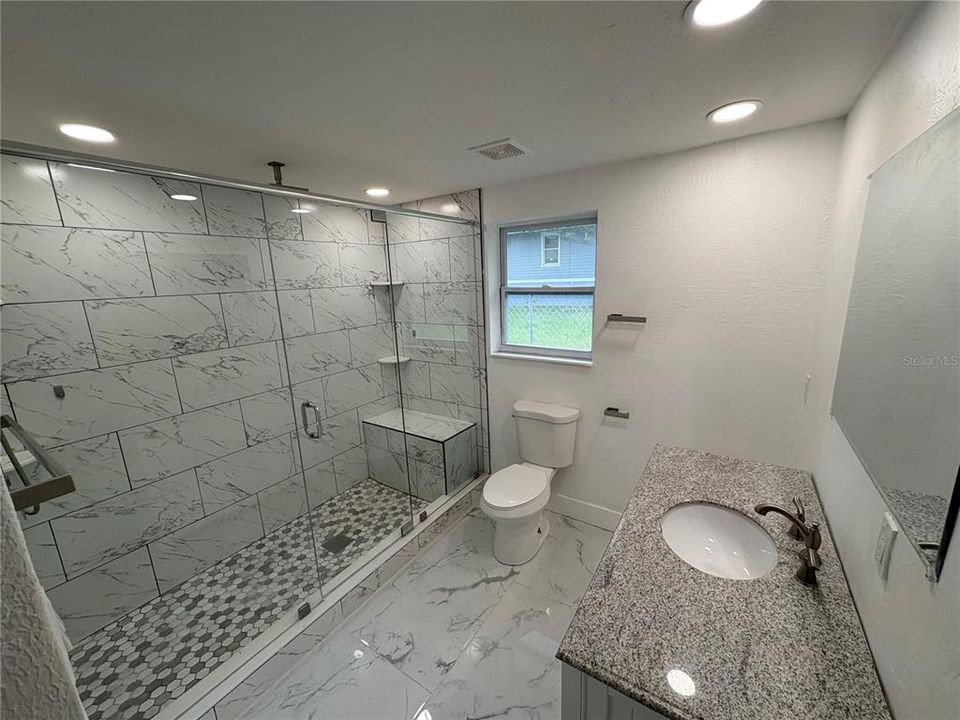 For Sale: $299,999 (3 beds, 1 baths, 925 Square Feet)