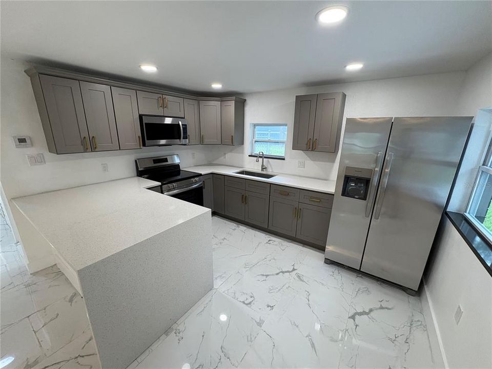 For Sale: $299,999 (3 beds, 1 baths, 925 Square Feet)