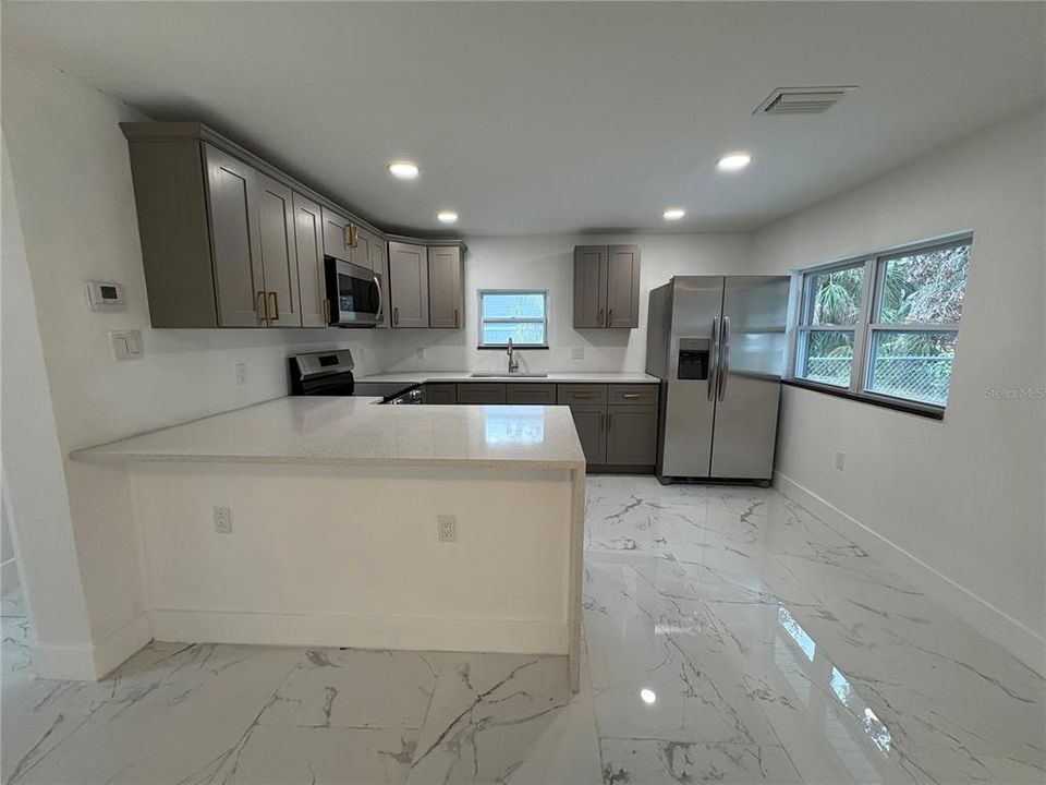 For Sale: $299,999 (3 beds, 1 baths, 925 Square Feet)