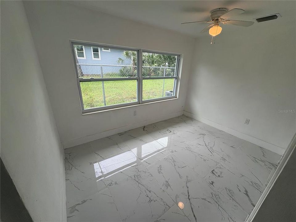 For Sale: $299,999 (3 beds, 1 baths, 925 Square Feet)