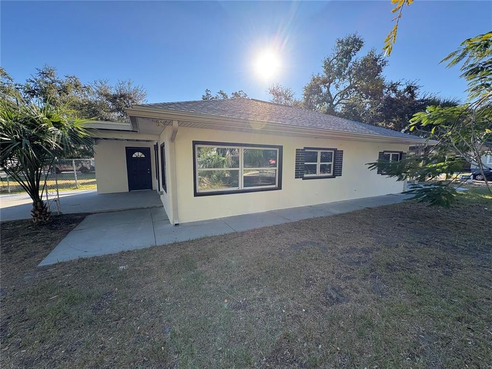 For Sale: $299,999 (3 beds, 1 baths, 925 Square Feet)