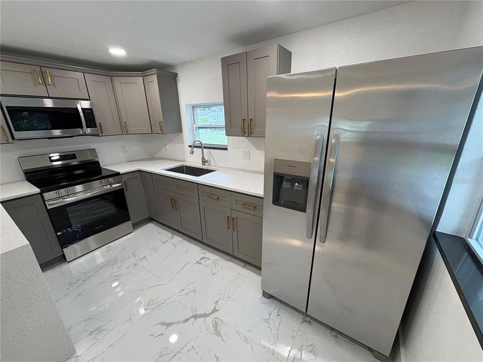 For Sale: $299,999 (3 beds, 1 baths, 925 Square Feet)