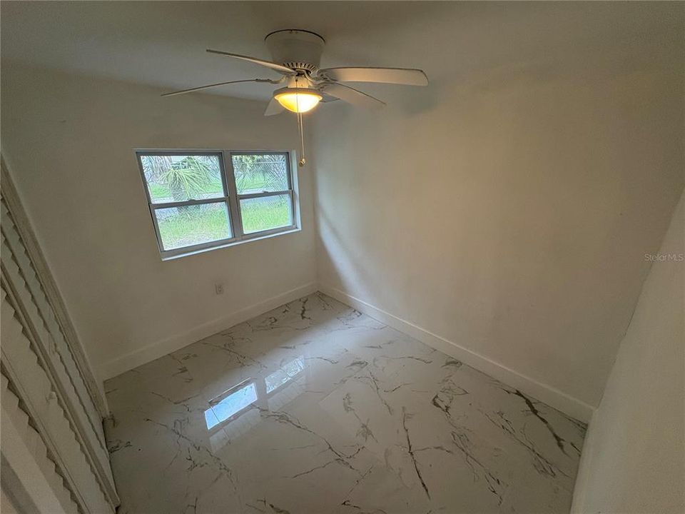 For Sale: $299,999 (3 beds, 1 baths, 925 Square Feet)