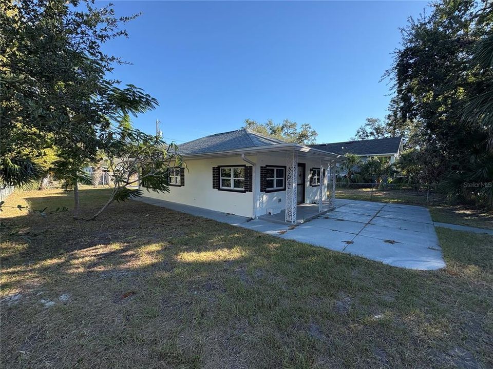 For Sale: $299,999 (3 beds, 1 baths, 925 Square Feet)