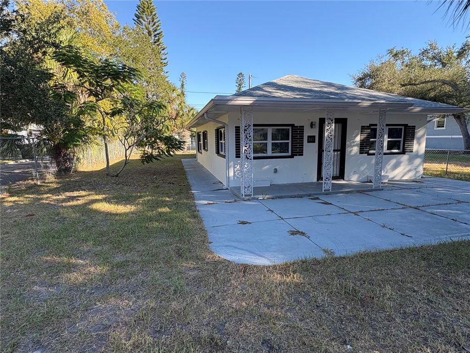 For Sale: $299,999 (3 beds, 1 baths, 925 Square Feet)