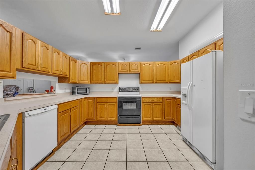 Activo con contrato: $898,500 (6 camas, 4 baños, 4339 Pies cuadrados)