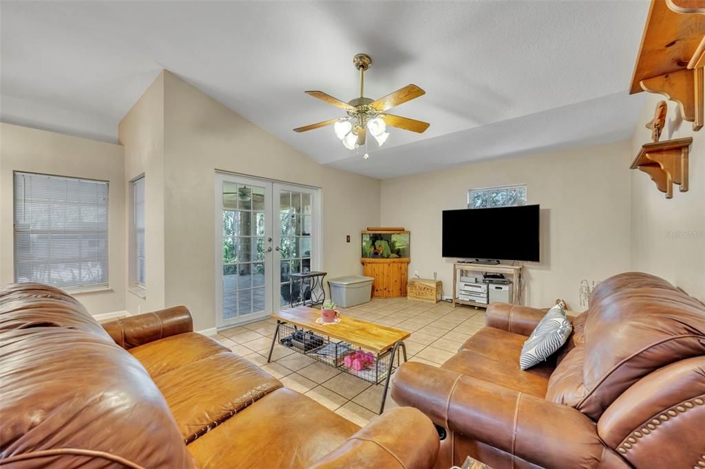 Activo con contrato: $898,500 (6 camas, 4 baños, 4339 Pies cuadrados)