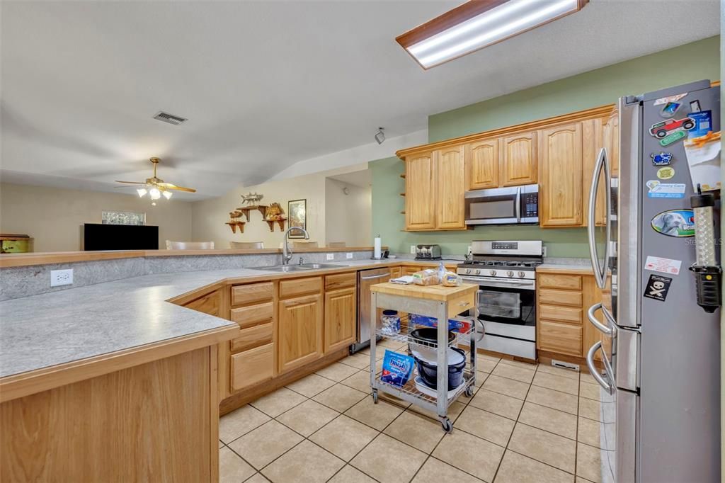 Activo con contrato: $898,500 (6 camas, 4 baños, 4339 Pies cuadrados)