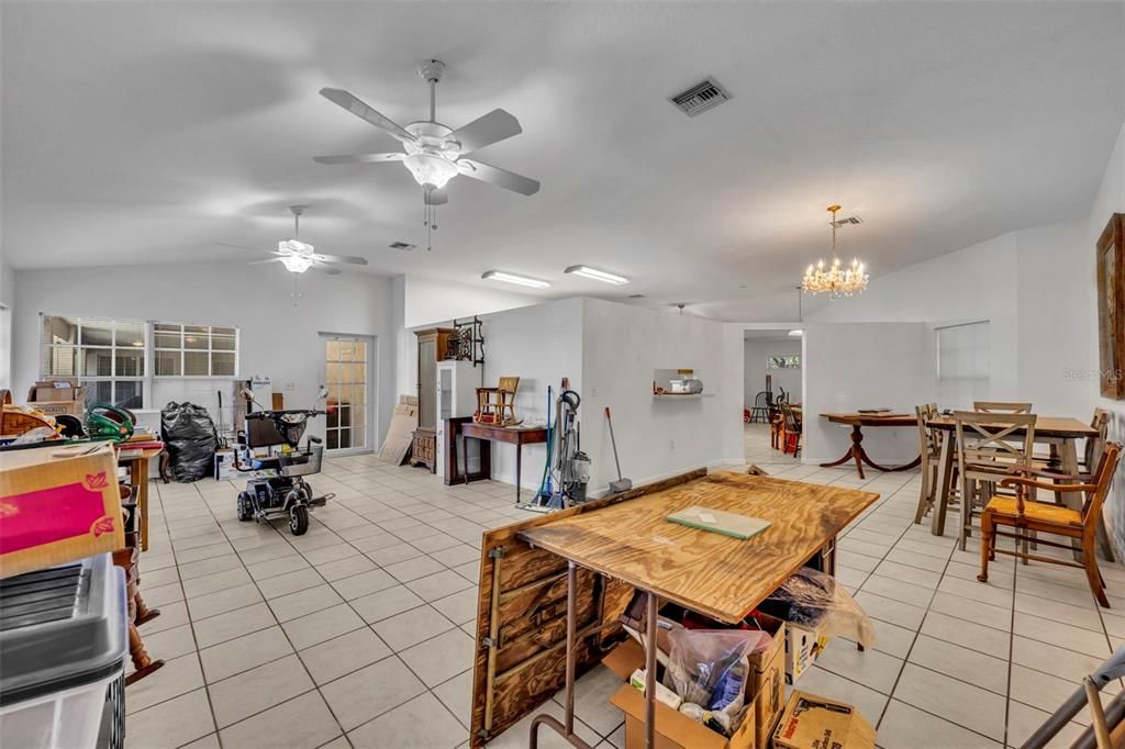 Activo con contrato: $898,500 (6 camas, 4 baños, 4339 Pies cuadrados)