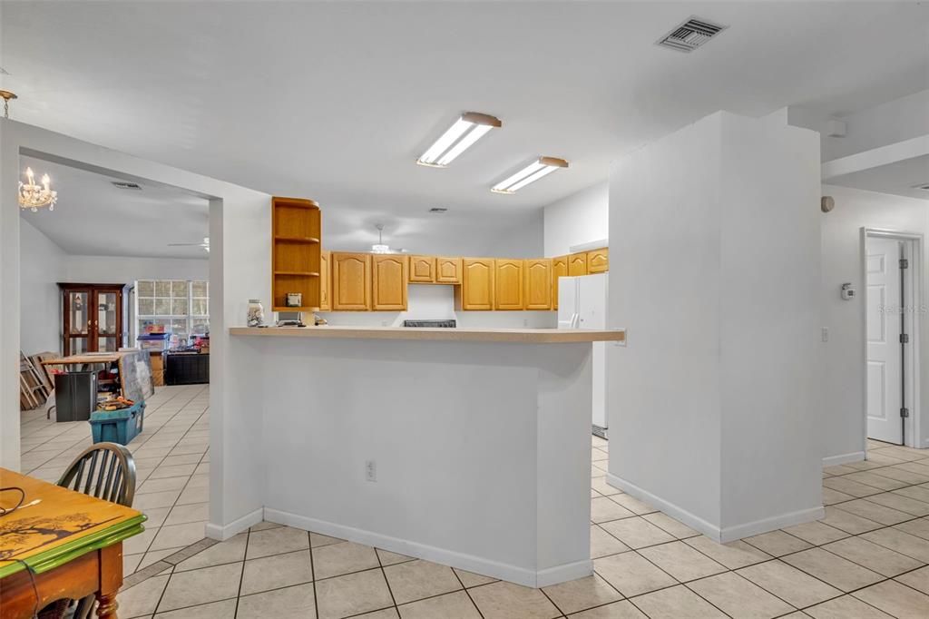 Activo con contrato: $898,500 (6 camas, 4 baños, 4339 Pies cuadrados)