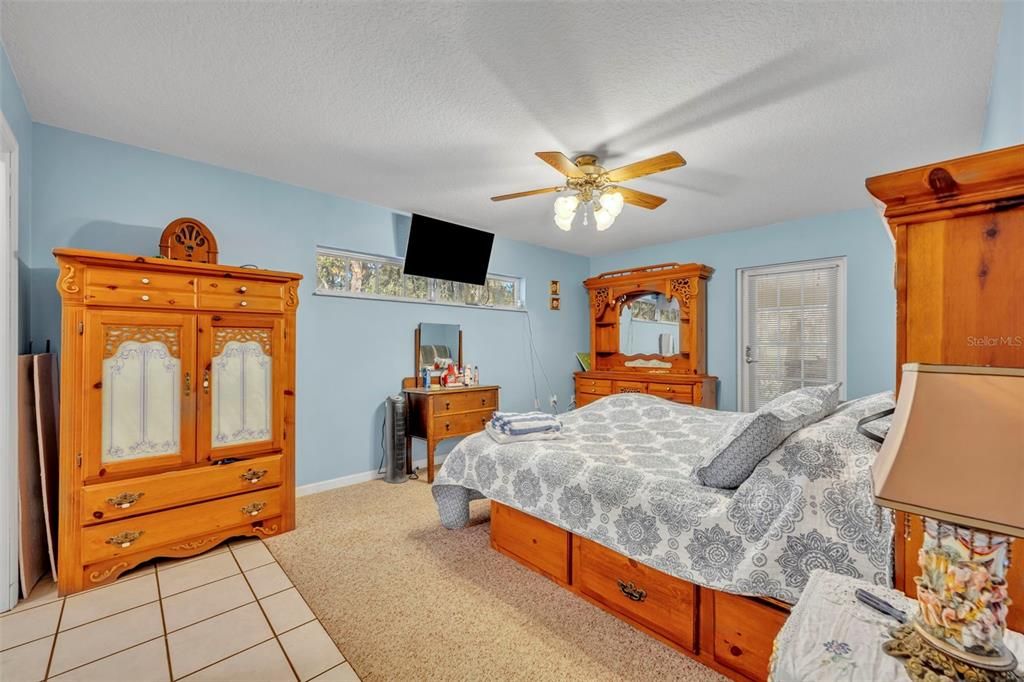 Activo con contrato: $898,500 (6 camas, 4 baños, 4339 Pies cuadrados)