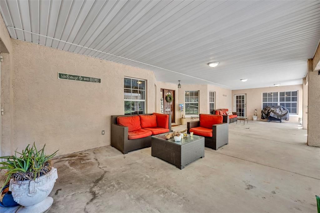 Activo con contrato: $898,500 (6 camas, 4 baños, 4339 Pies cuadrados)