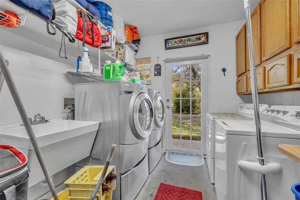 Activo con contrato: $898,500 (6 camas, 4 baños, 4339 Pies cuadrados)