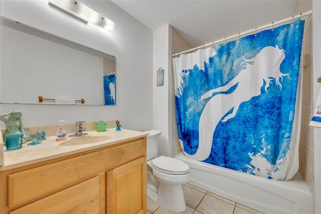 Activo con contrato: $898,500 (6 camas, 4 baños, 4339 Pies cuadrados)