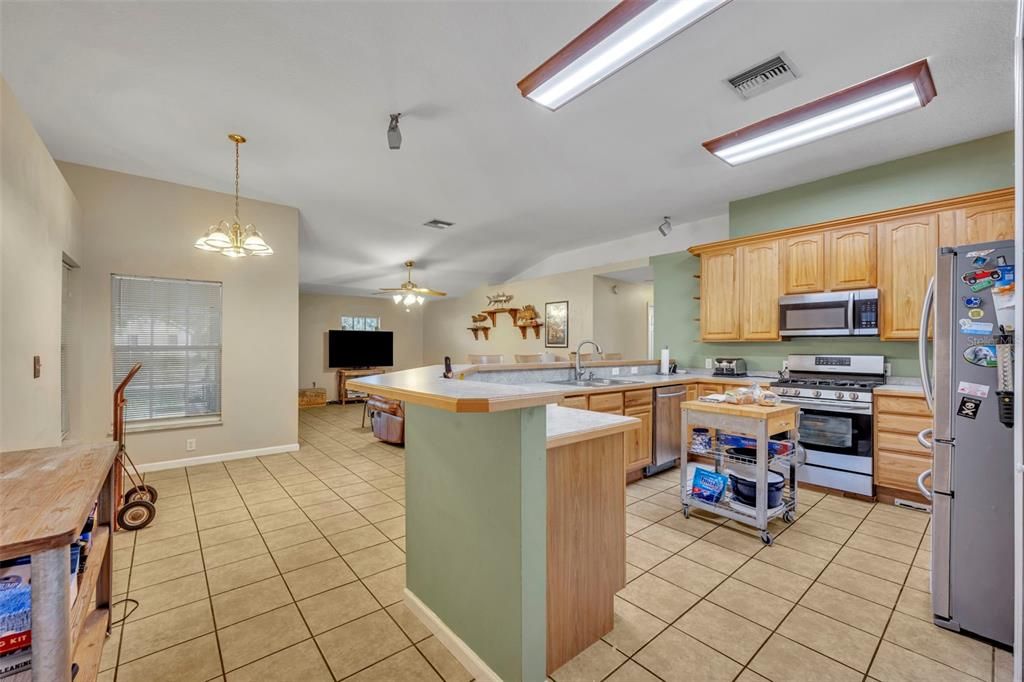 Activo con contrato: $898,500 (6 camas, 4 baños, 4339 Pies cuadrados)