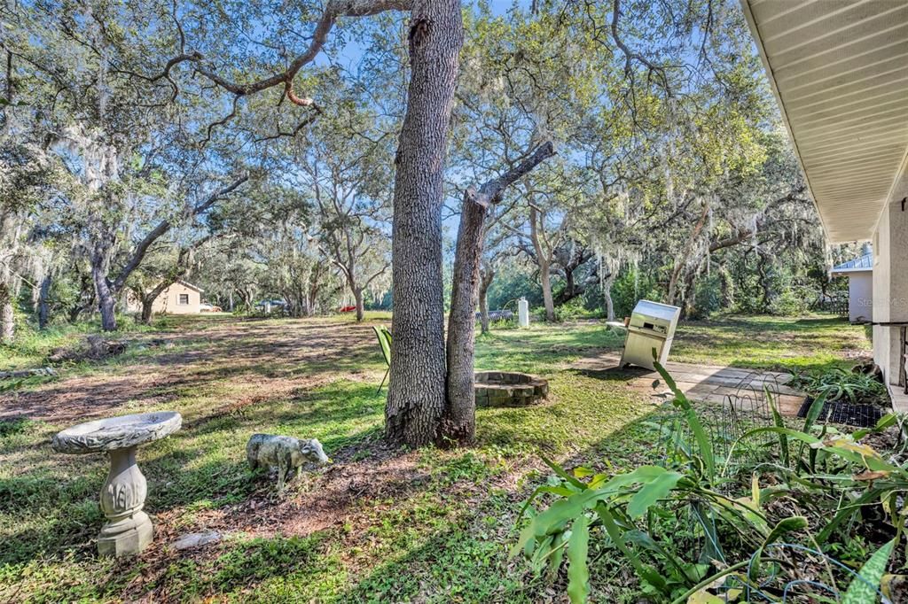 Activo con contrato: $898,500 (6 camas, 4 baños, 4339 Pies cuadrados)