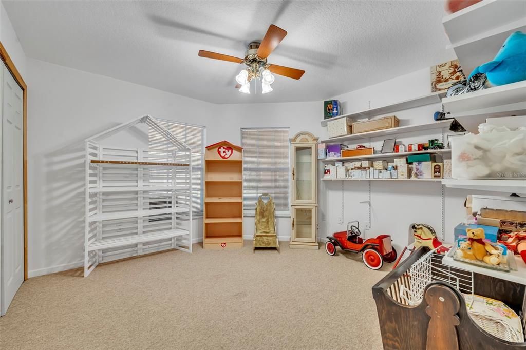 Activo con contrato: $898,500 (6 camas, 4 baños, 4339 Pies cuadrados)