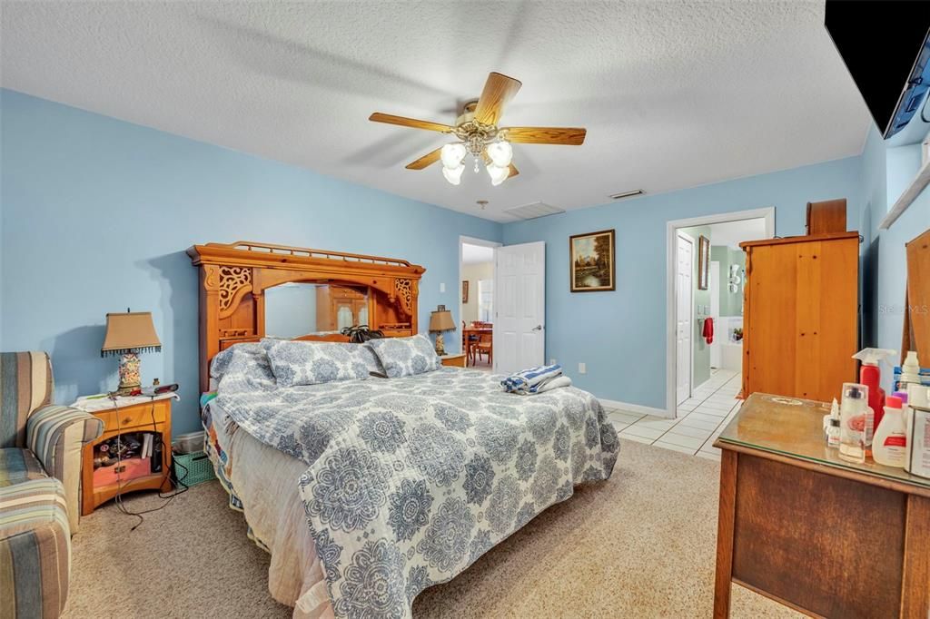 Activo con contrato: $898,500 (6 camas, 4 baños, 4339 Pies cuadrados)