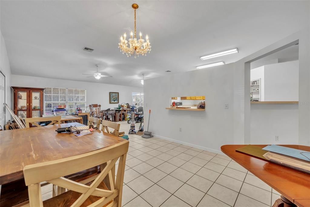 Activo con contrato: $898,500 (6 camas, 4 baños, 4339 Pies cuadrados)