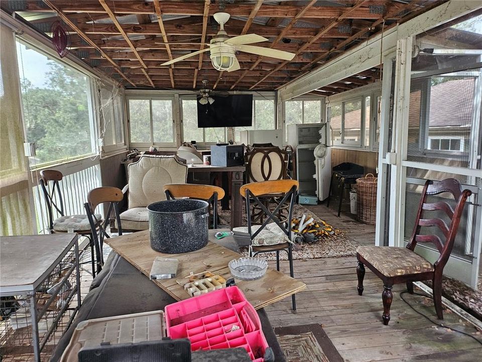 For Sale: $255,000 (3 beds, 2 baths, 1184 Square Feet)