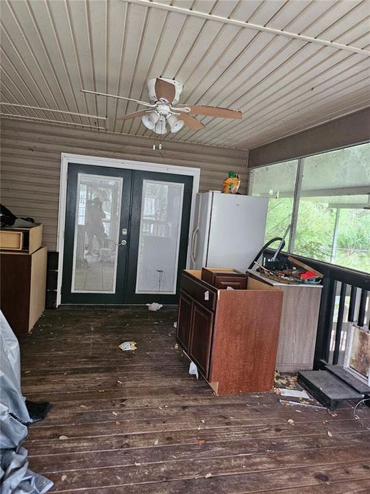 For Sale: $255,000 (3 beds, 2 baths, 1184 Square Feet)