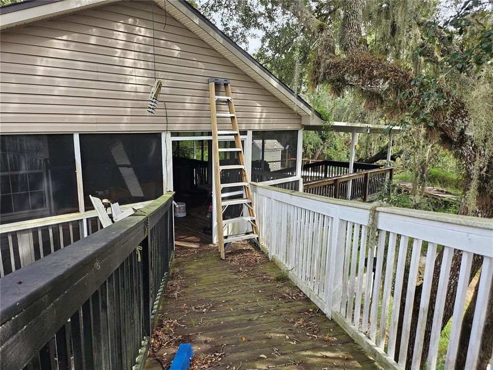 For Sale: $255,000 (3 beds, 2 baths, 1184 Square Feet)