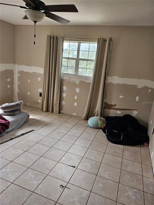 For Sale: $255,000 (3 beds, 2 baths, 1184 Square Feet)