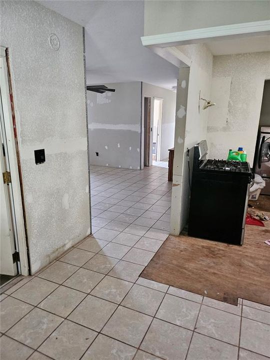 For Sale: $255,000 (3 beds, 2 baths, 1184 Square Feet)