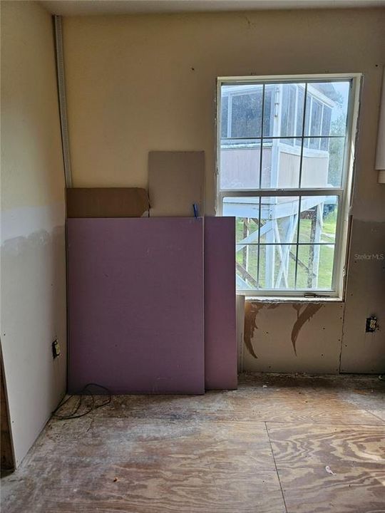 For Sale: $255,000 (3 beds, 2 baths, 1184 Square Feet)